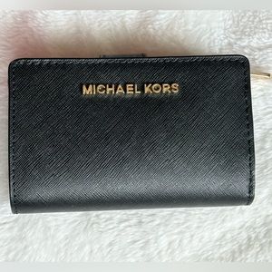 Michael Kors Bifold Zip Coin Wallet